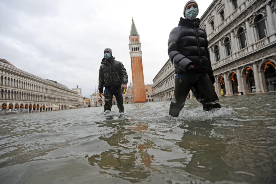 Otra vez el "acqua alta" inundó Venecia (Fuente: EFE)
