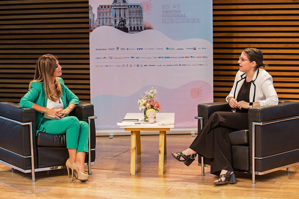 Lina Anllo entrevistando a Gisella Marziotta. 