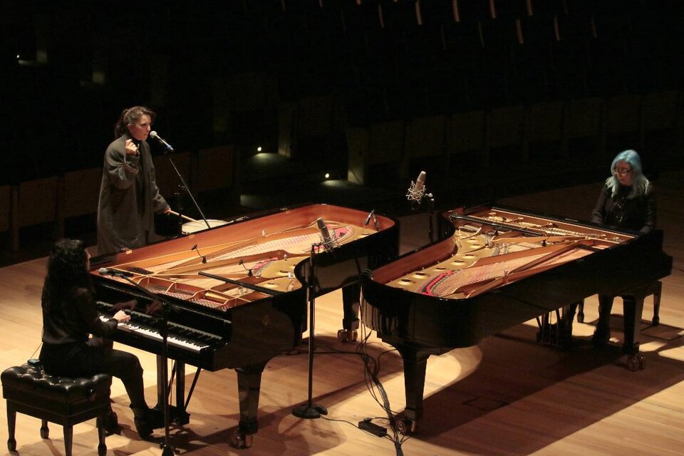  Lucy Patané hace una versión de “Ustedes” a dos pianos a cargo de Mercedes Lescano y Noelia Sinkunas.  (Fuente: Gentileza Leticia Berterré)