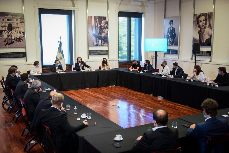 Santiago Cafiero encabezó el encuentro de este miércoles con intendentes