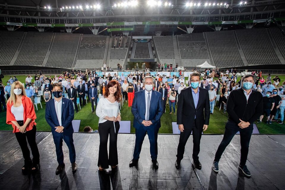 Verónica Magario, Axel Kicillof, Cristina Kirchner, Alberto Fernández, Sergio Massa y Máximo Kirchner.