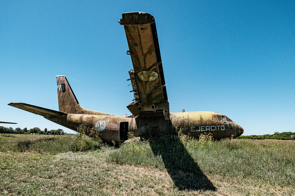 Uno de los aviones que aún permanecen en el Batallón de Aviación 601 del Ejército Argentino.  (Fuente: Gustavo Molfino)