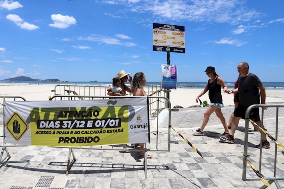 Una imagen de la playa de Guarujá, en San Pablo (Fuente: EFE)