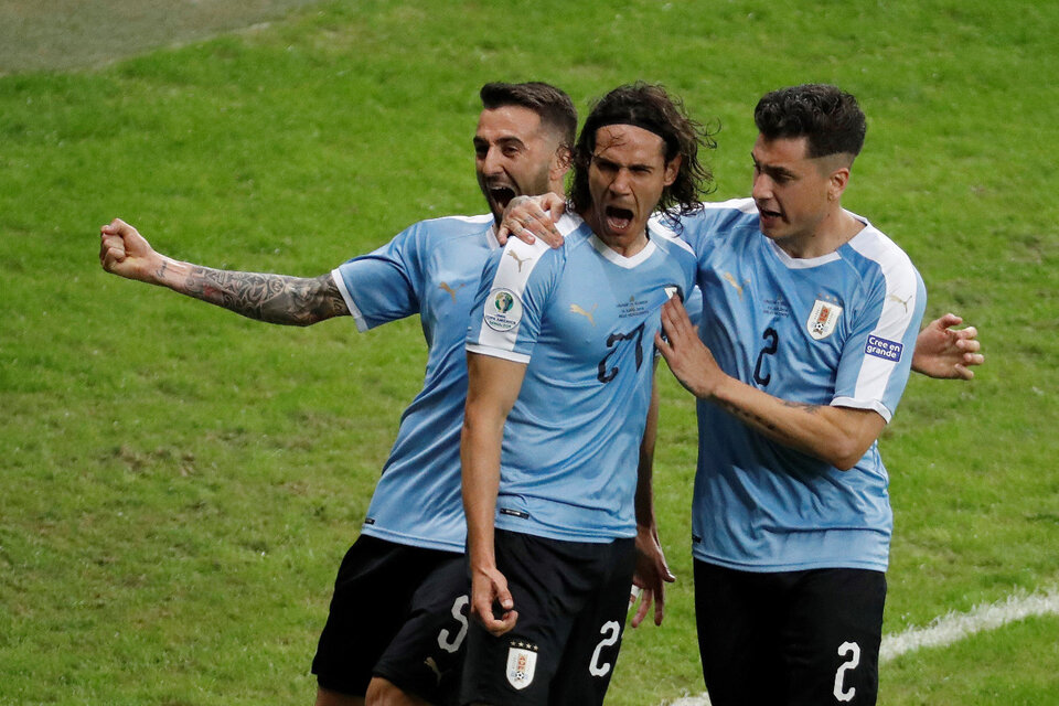 Los compañeros de Cavani en Uruguay respaldaron a su compañero. (Fuente: AFP)