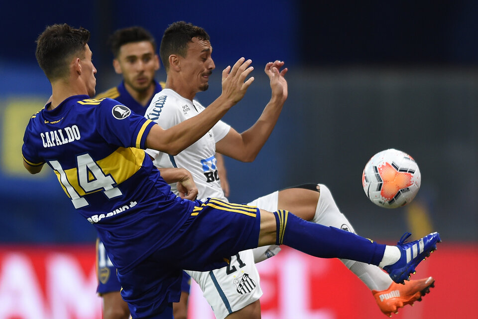 Boca y Santos se estudiaron mucho y, al final, se olvidaron de jugar (Fuente: AFP)
