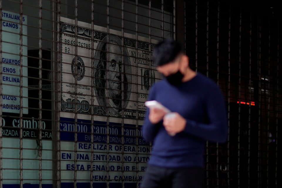 El dólar blue se negoció a 160 pesos sin cambios respecto al cierre anterior. (Fuente: EFE)