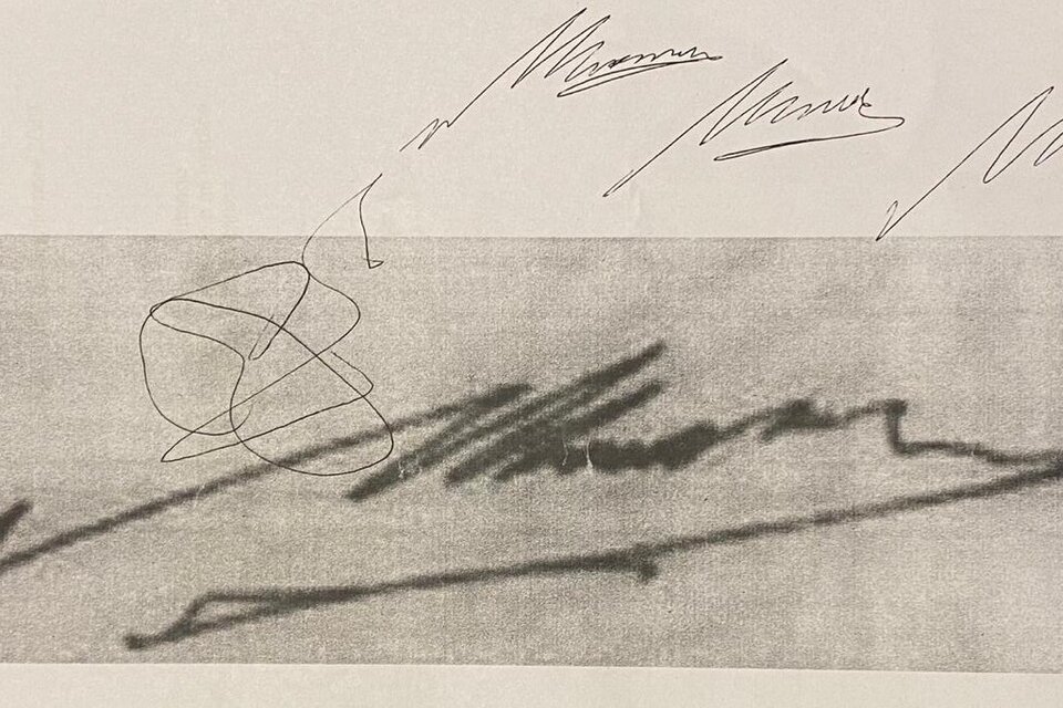 La firma original de Diego Maradona, con algunas de las prácticas de la falsificación.