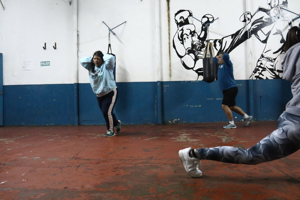 Los clubes de barrio reclaman al Gobierno que extienda la suspensión de los cortes en los servicios de electricidad o gas por falta de pago durante la pandemia.