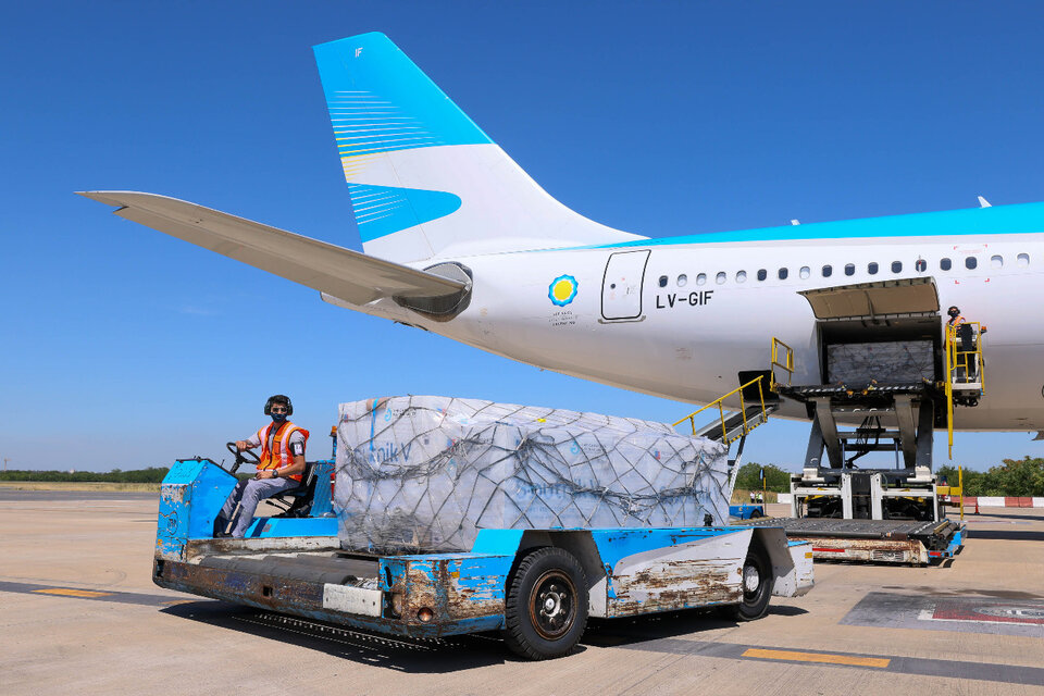 Un nuevo vuelo de Aerolíneas Argentinas partirá este jueves a la noche a Moscú para traer al país otras 300 mil dosis de la vacuna Sputnik V.