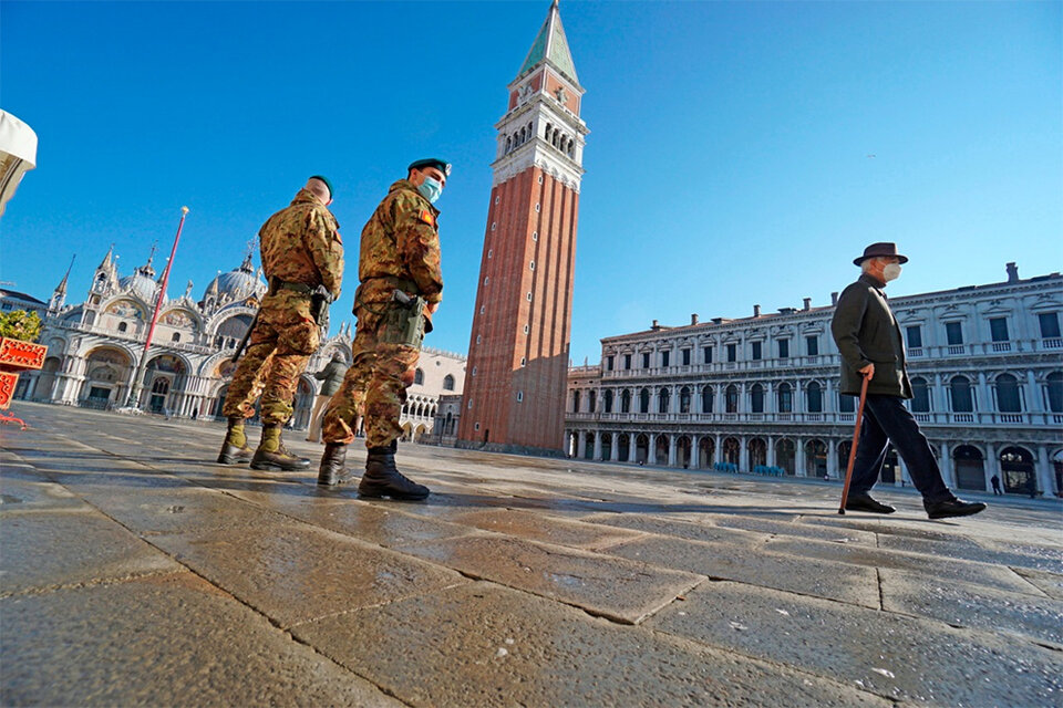 La Plaza San Marcos, en Venecia, en una ciudad desierta de turistas.  (Fuente: EFE)