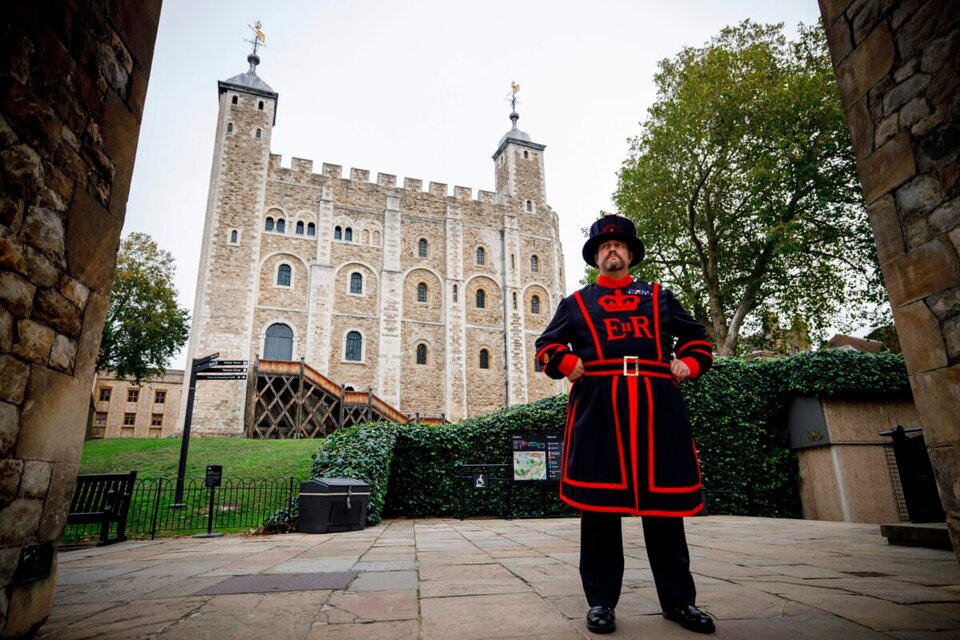 Chris Skaife, el cuidador de los cuervos de la Torre de Londres.  (Fuente: AFP)