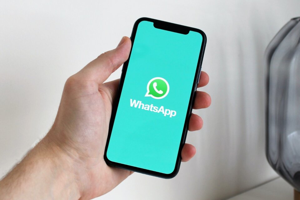 Las dudas en torno a las nuevas políticas de WhatsApp tuvieron como desencadentante un fuerte incremento de usuarios de aplicaciones de la competencia, como Signal y Telegram.