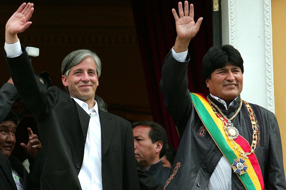 En 2006 Evo Morales asume la presidencia de Bolivia. Es el primer indio en gobernar el país del altiplano. El mismo día de 2010 y 2015 asumió sus siguientes presidencias. Su mandato terminó con el golpe de 2019.