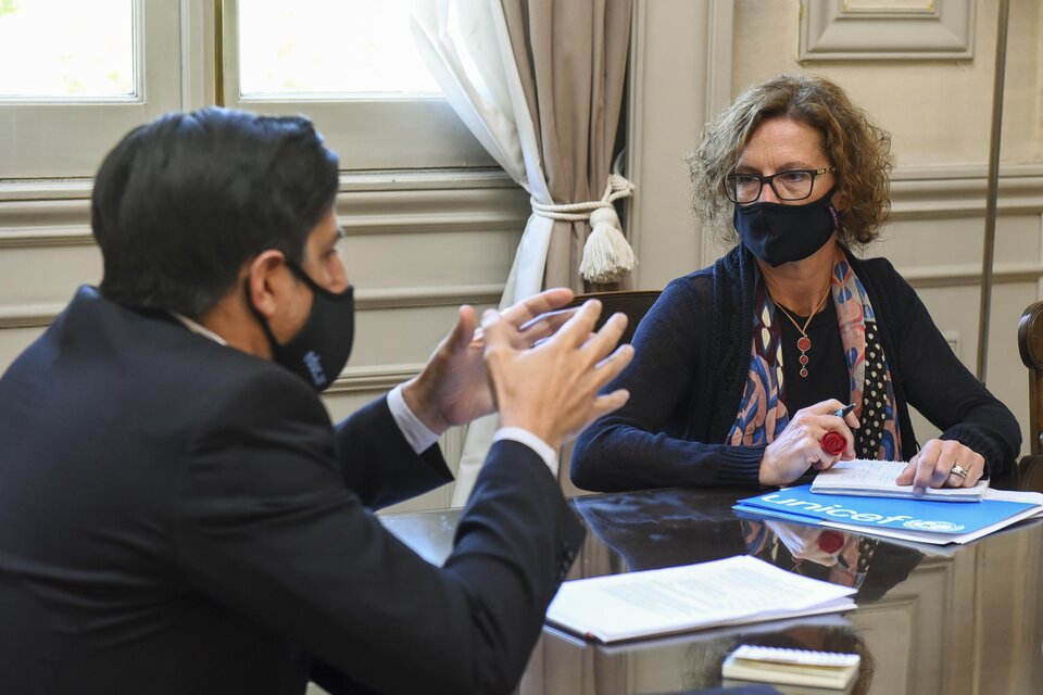 El ministro de Educación, Nicolás Trotta, junto a Luisa Brumana de Unicef Argentina.