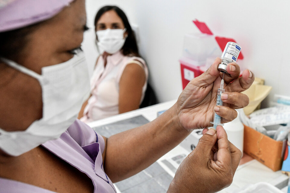 "El trabajo comunitario es central para que avance el operativo de vacunación", señaló a PáginaI12 la intendenta de Quilmes, Mayra Mendoza. (Fuente: NA)