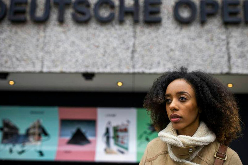 La historia de  Chloé Lopes Gomes, la bailarina que se enfrentó al racismo en el ballet más prestigioso de Berlín