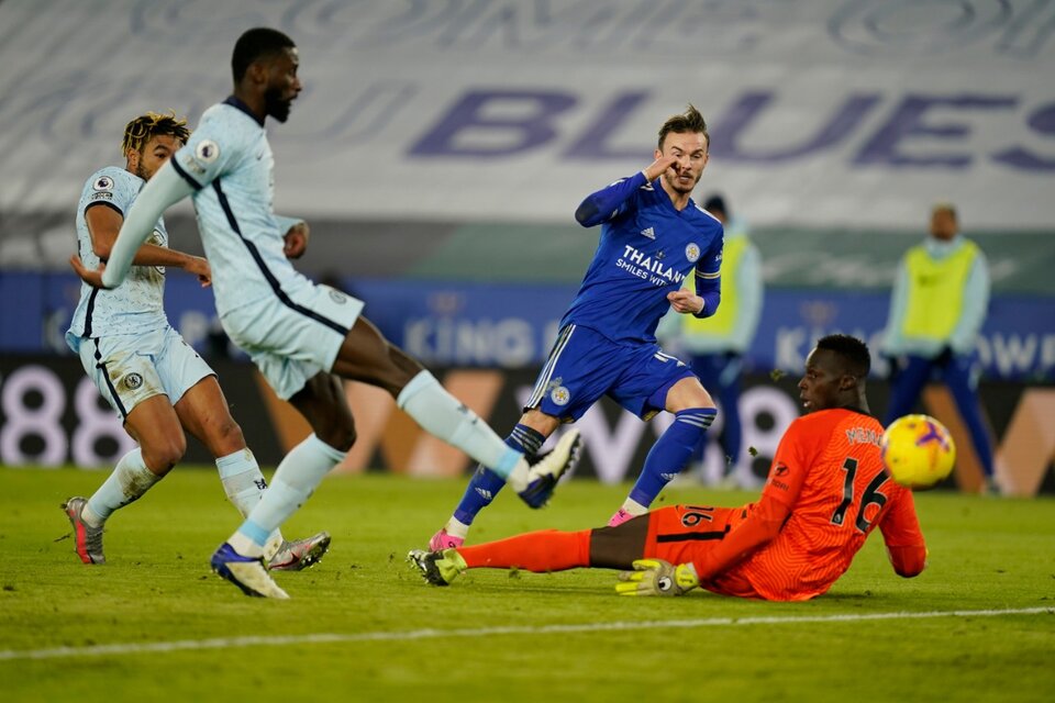 El nigeriano Ndidi anota el primer de Leicester. (Fuente: EFE)