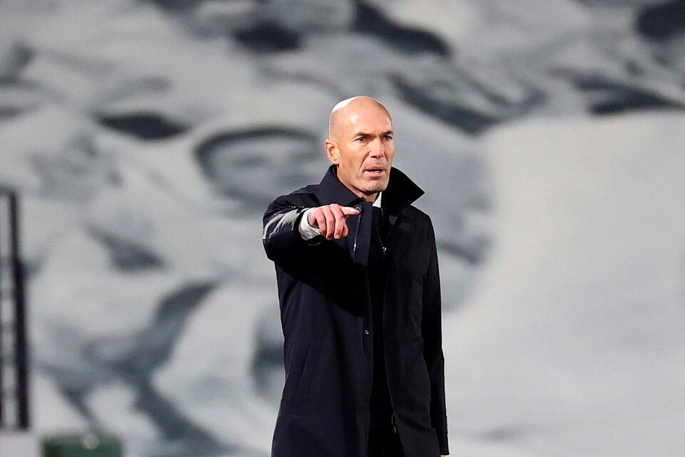 Zinedine Zidane, con covid en medio de una crisis futbolística. (Fuente: EFE)