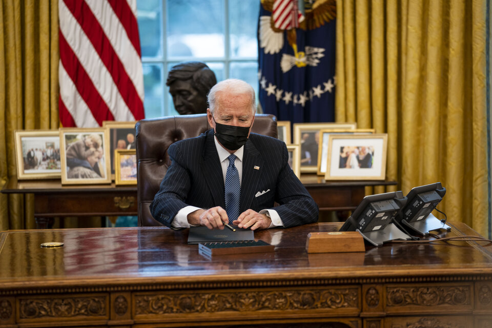 Joe Biden ordena estudiar a fondo el extremismo en EE.UU. tras el asalto al Capitolio (Fuente: AFP)