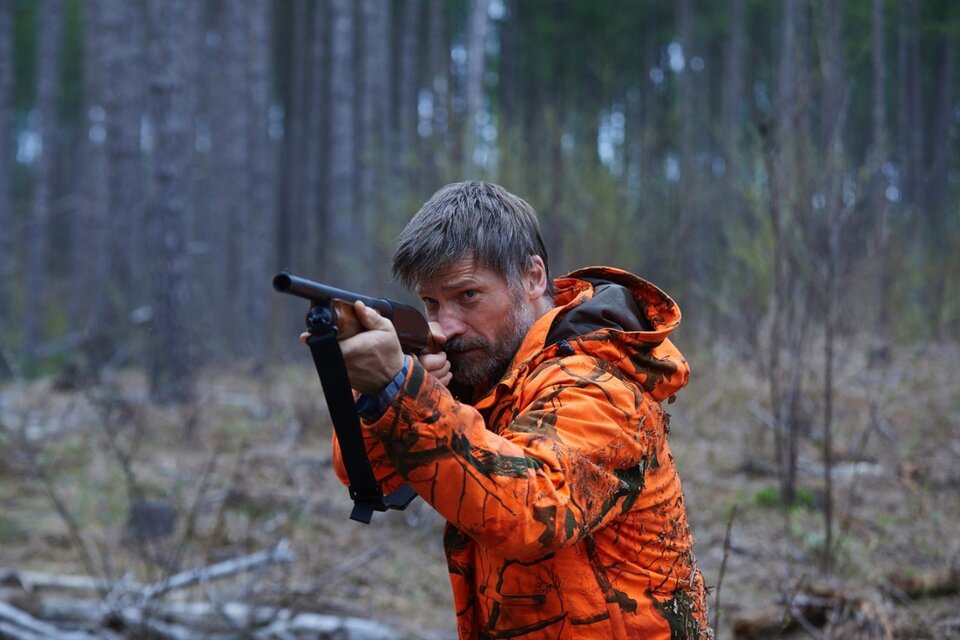 En "The Silencing", Coster-Waldau interpreta a un cazador atormentado.