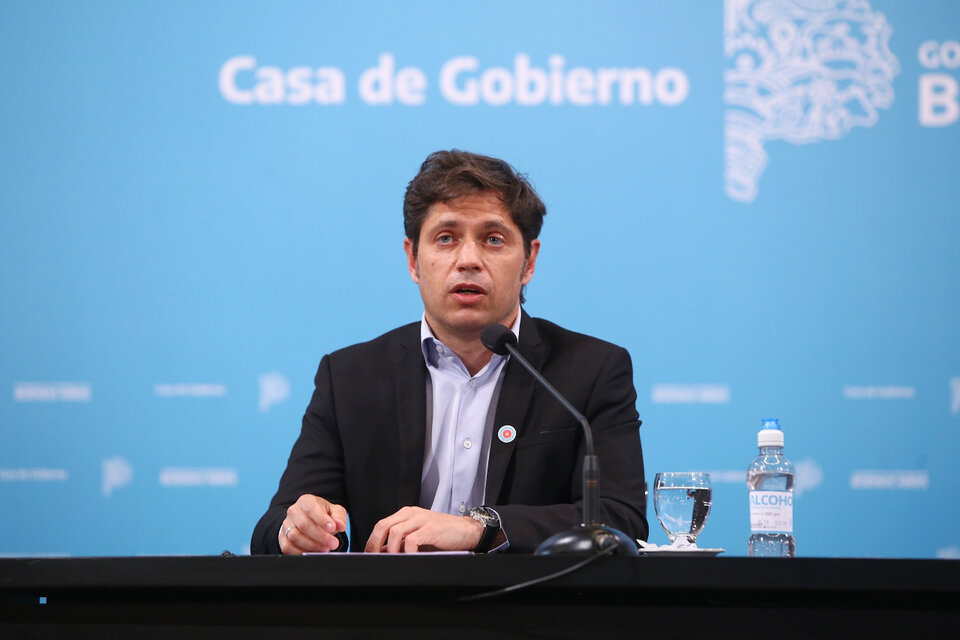 El gobernador de la provincia de Buenos Aires, Axel Kicillof, aseguró que "el regreso a las clases no está supeditado a la vacunación" y destacó que el primer paso será "vacunar a población de riesgo de las escuelas". (Fuente: Télam)