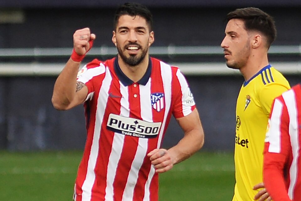 Luis Suárez, imparable. Goleador del torneo con 14 goles, dos más que Messi. (Fuente: AFP)