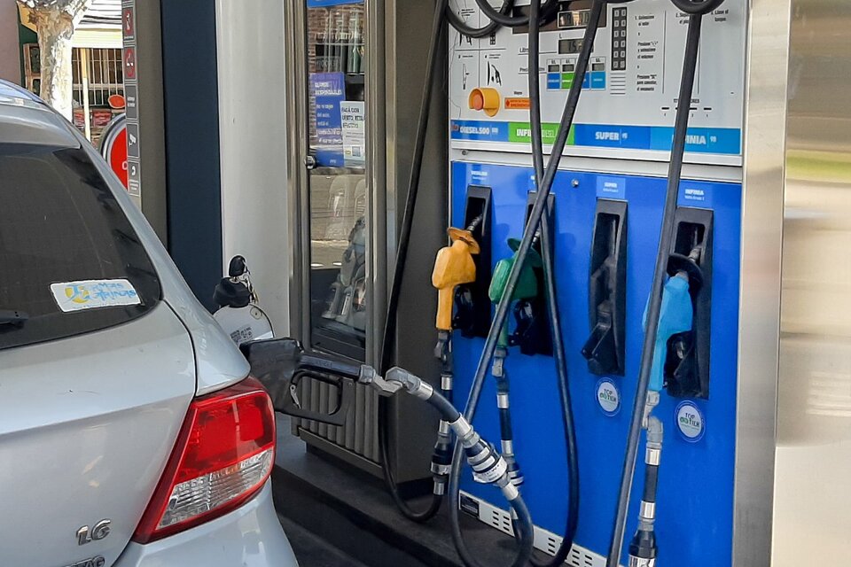 El litro de nafta súper cuesta 73,60 pesos en Ciudad de Buenos Aires.