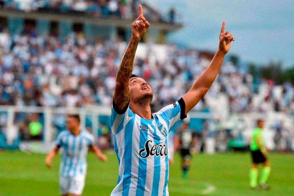 Yonathan Cabral se formó en Racing y se consolidó en el Decano. (Fuente: Fotobaires)