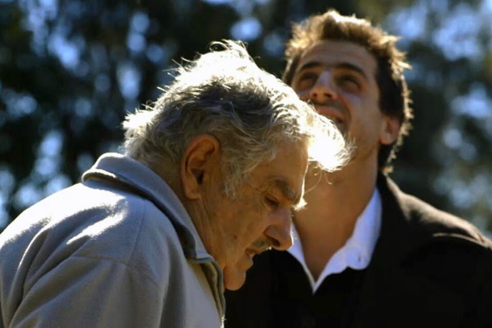 Pepe Mujica trabaja en el falso documental uruguayo Traigan el porro.