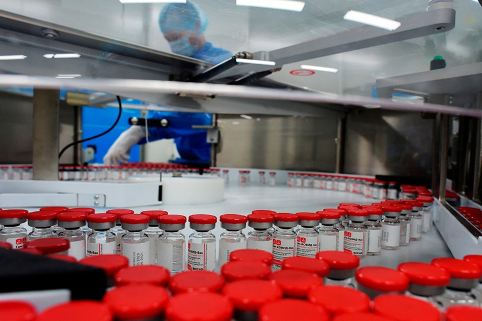 “En cooperación podemos elevar la eficacia de 72% que tiene AstraZeneca; hablamos con diferentes productores de AstraZeneca en la Argentina para producir esta vacuna compuesta."