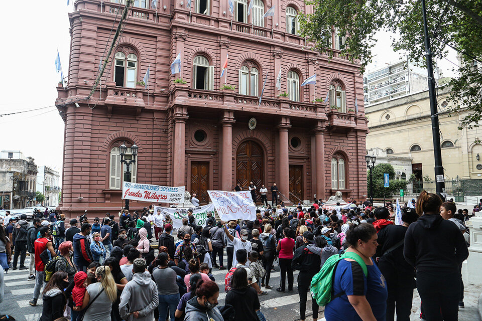 La manifestación terminó frente a la Municipalidad