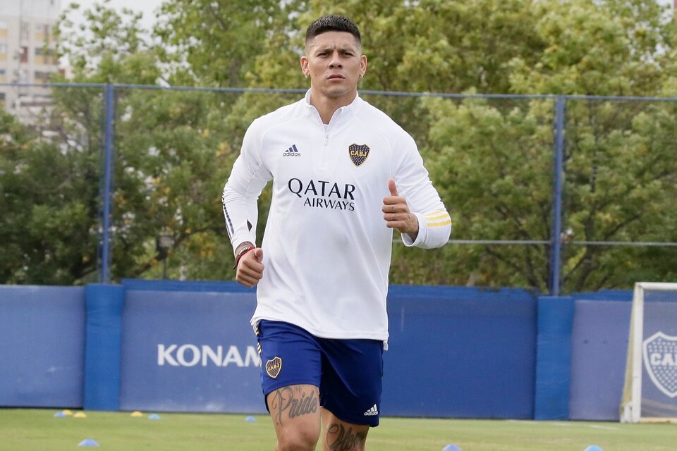 Rojo fue presentado al mediodía y practicó a la tarde, cuando sintió la molestia. (Fuente: Foto Prensa Boca)