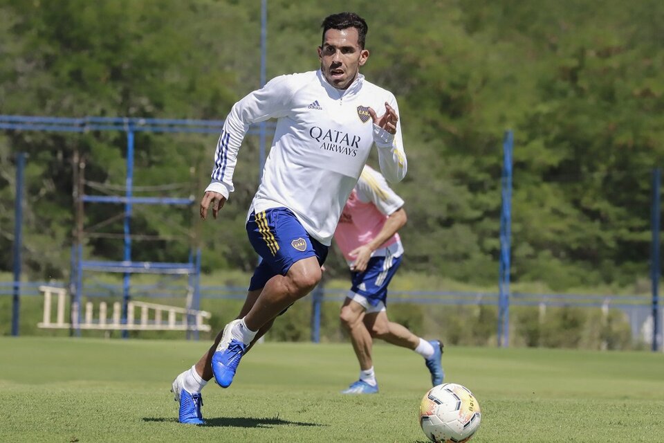 Carlos Tevez, durante un entrenamiento con el plantel. (Fuente: Télam)