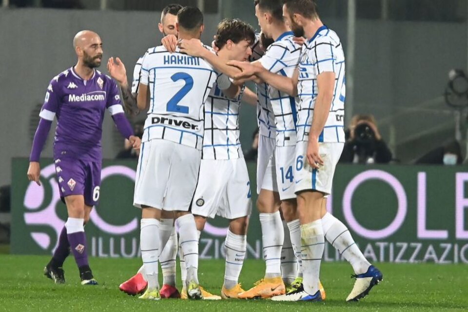 Todo Inter celebra el gol de Barella. (Fuente: EFE)