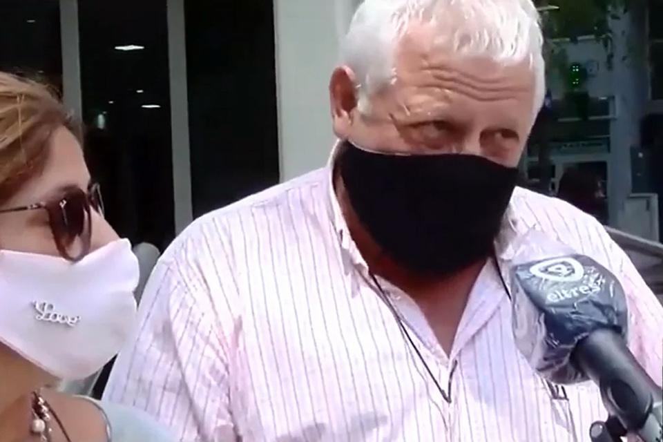 El padre de Lara ayer en el Sanatorio de la Mujer.