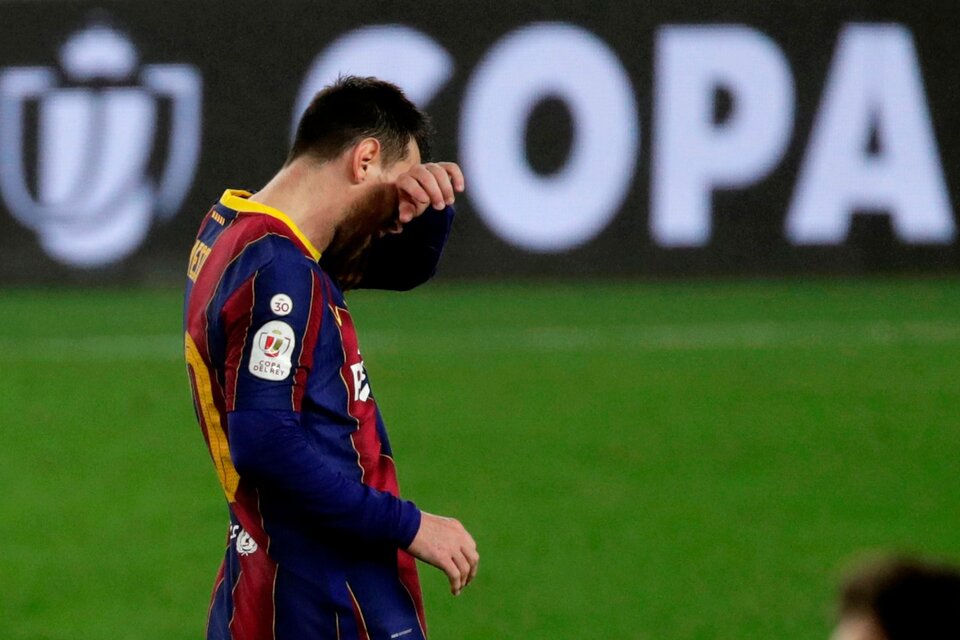Messi no pudo festejar en su partido número 900 entre Barcelona y Selección. (Fuente: EFE)