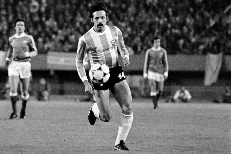 Luque en acción durante el Mundial de 1978, donde anotó cuatro goles. (Fuente: Télam)