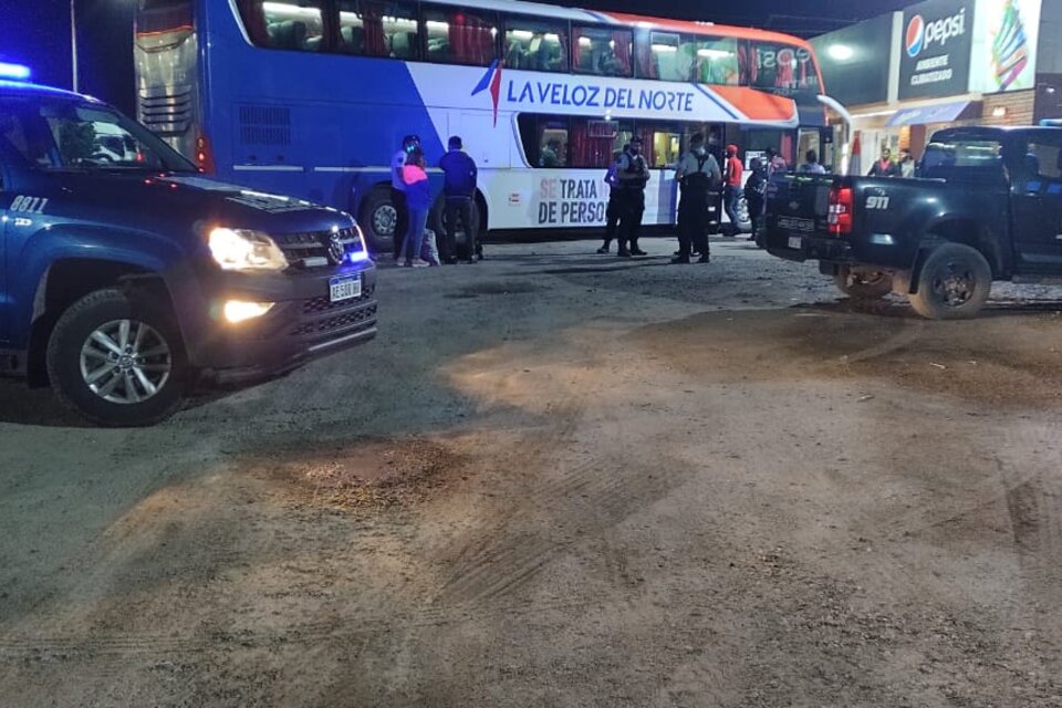 La policía interceptó el ómnibus en un parador de la ruta 34, en Ceres. 