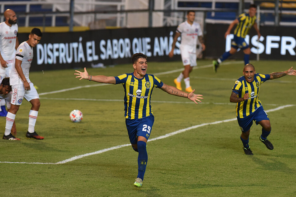 Martínez Dupuy abrió el marcador y fue su primer gol en Central. (Fuente: Sebastián Granata)