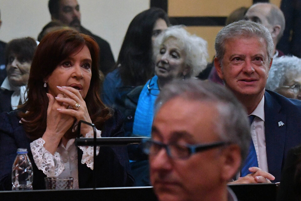 El abogado de la vicepresidenta Cristina Fernández de Kirchner, Carlos Beraldi, presentó este miércoles un recurso contra la decisión de la Casación de enviar la mega investigación de espionaje de Lomas de Zamora a los tribunales de Comodoro Py.