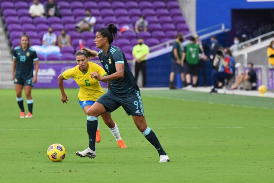 Fútbol femenino: La Selección sufrió una dura derrota frente a Brasil