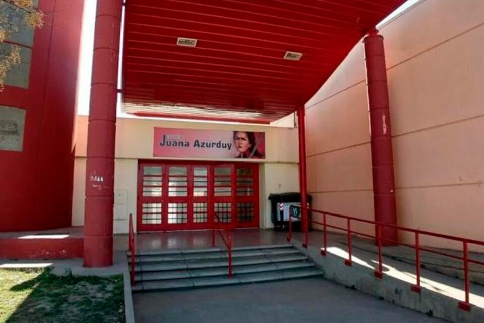 La escuela Juana Azurduy, en Córdoba Capital, uno de los 21 establecimientos educativos en los que se activo el protocolo.
