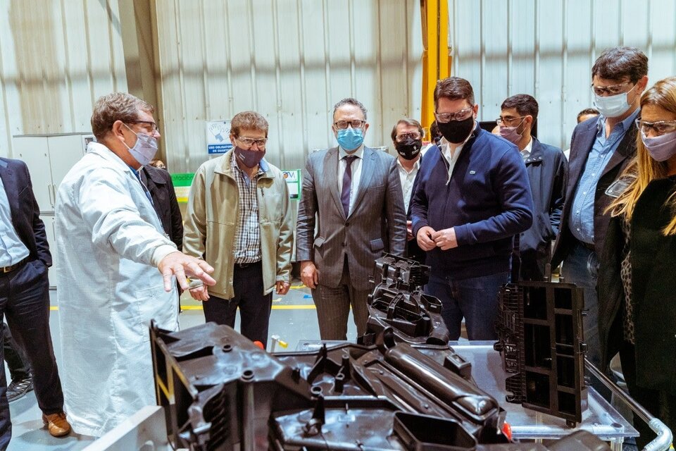 El ministro Matías Kulfas, junto al gobernador Gustavo Melellas, en Tierra del Fuego.