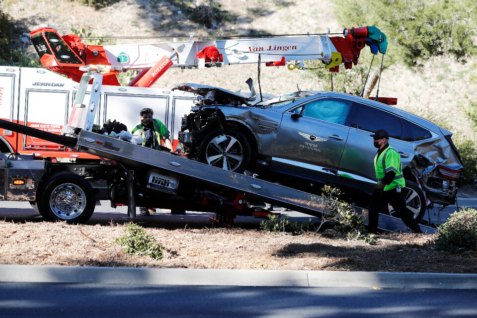Así quedó el auto de Tiger Woods tras el violento accidente que sufrió (Fuente: EFE)