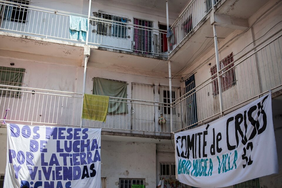 Repudio por el violento desalojo en "El Hotelito" (Fuente: Adrián Pérez)