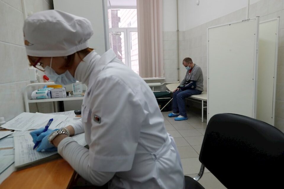 Comenzaron a probar la vacuna Sputnik Light en Moscú. (Fuente: EFE)