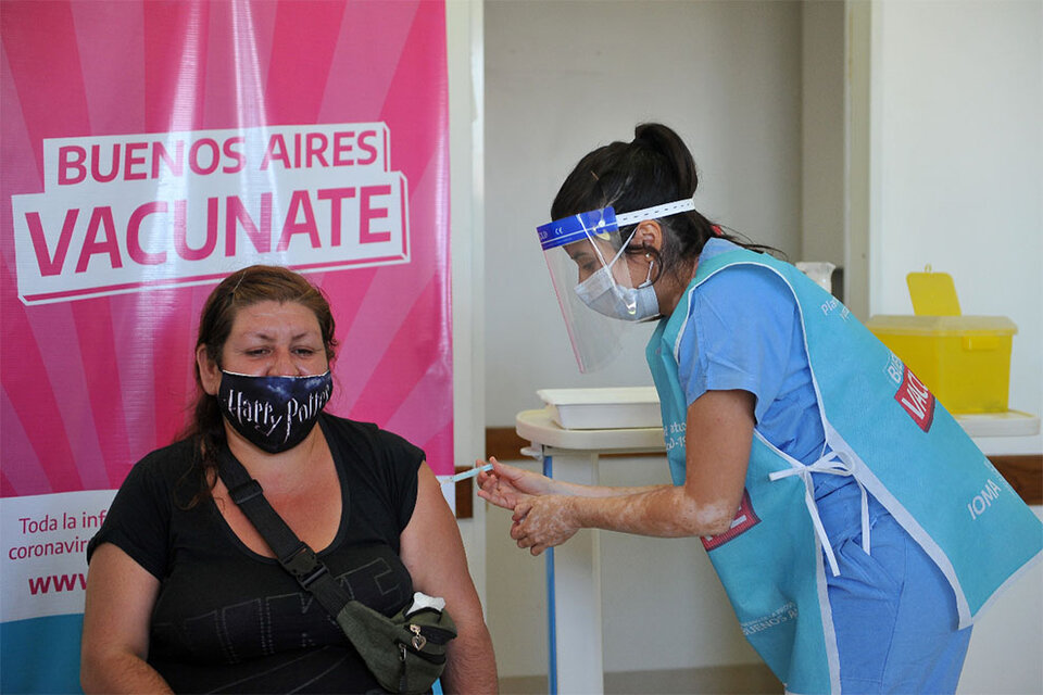 Buenos Aires Vacunate es el plan público, gratuito y optativo de vacunación contra el coronavirus de la provincia, lanzado a fines de diciembre, el más grande de la historia de Buenos Aires.  (Fuente: Télam)