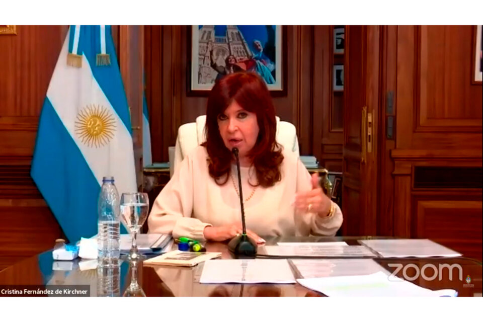 Cristina Kirchner hizo su alegato en la causa dólar futuro. Los jueces de la Cámara de Casación no le permitieron que les hablara cara a cara en el Tribunal, pero eso no le impidió decirles que el expediente "es un leading case de lawfare".