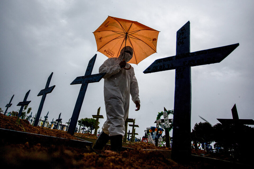 Con una campaña de vacunación en cámara lenta, Brasil vive la fase más mortífera de la pandemia.  (Fuente: AFP)