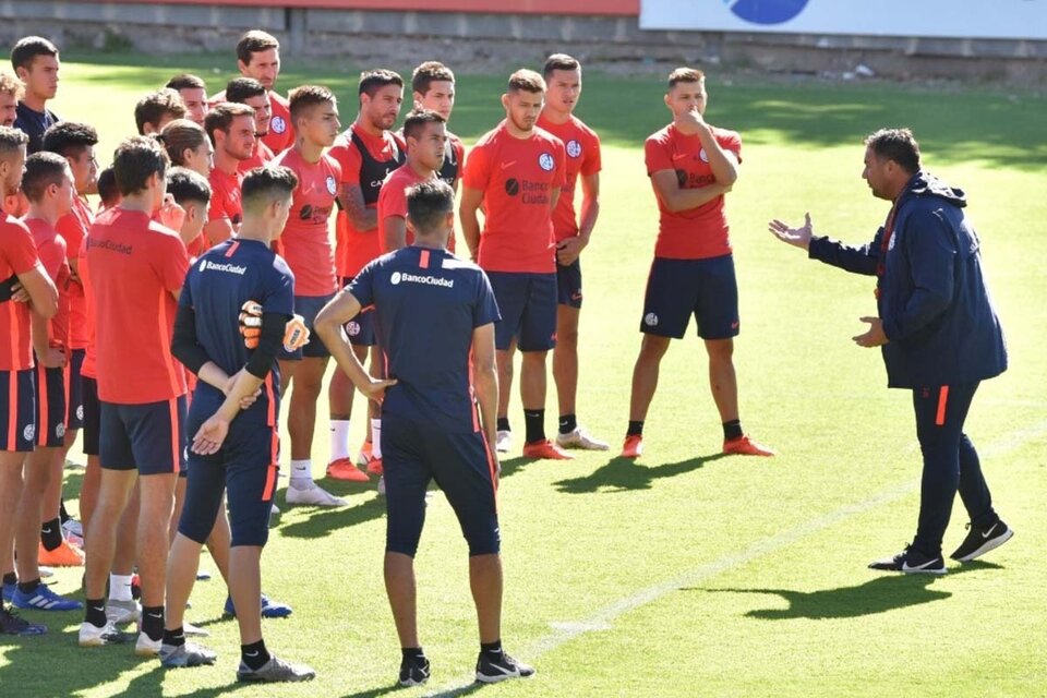 El 0-4 ante Central Córdoba motivó una práctica llena de cambios en la Ciudad Deportiva. (Fuente: Julio Mancini)